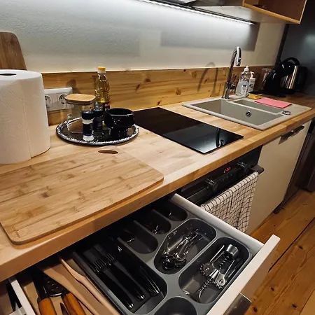 شقة Raehni - With Private Garden & Terrace *