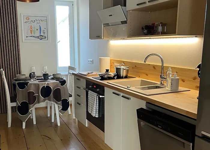 شقة Raehni - With Private Garden & Terrace *