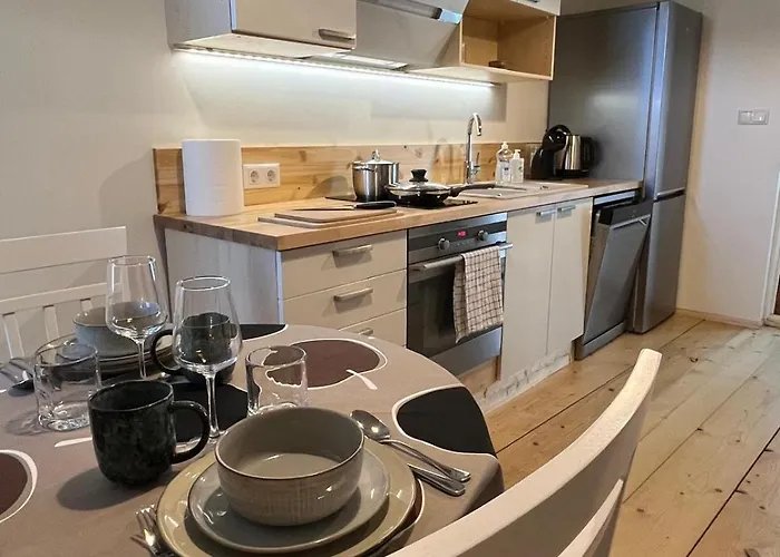 Raehni - With Private Garden & Terrace *