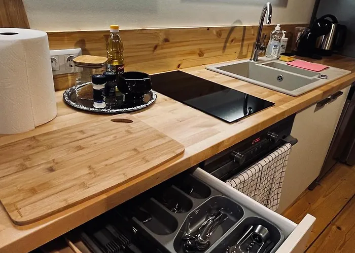 شقة Raehni - With Private Garden & Terrace *